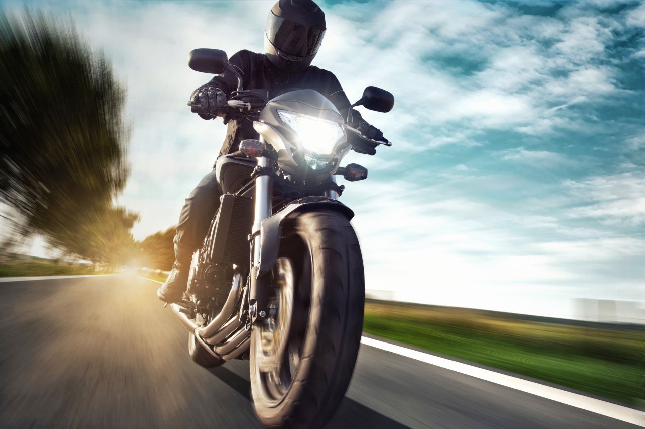 H4 12V 18W P43t Ultinon Pro6000 LED 5800K Moto mit Straßenzulassung Philips Autoteile TRUST